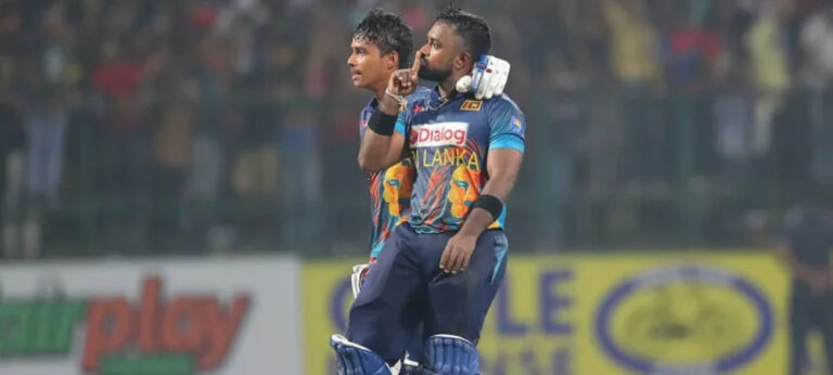 ශ්‍රී ලංකා පිතිකරුවෝ අවසන් පන්දුවාරයේ ජය ගෙනෙති