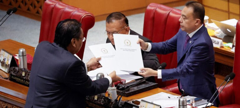 ලයිසන් නැති ලිංගික සබඳතා ඉන්දුනීසියාවේ තහනම්..!