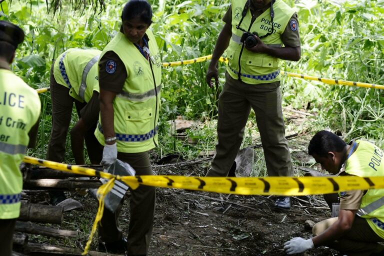 පොලිස් සැරයන් පපුවට වෙඩි තැබූ බවට සාක්ෂි 03ක් : පොලිසිය සටහන් ටිපෙක්ස් කළ බව අධිකරණයේදී ඔප්පු වෙයි !