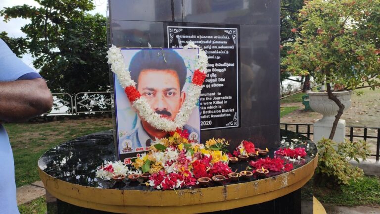 වළ දැමූ සමූහ ඝාතනයක අනාවරණය : කළු ජනවාරියේ ඝාතනය කළ තවත් මාධ්‍යවේදියෙක් සමරයි !