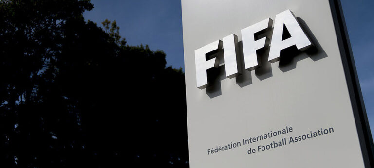 FIFA ලංකාවේ පාපන්දු සාමාජිකත්වය අහිමිකරයි – ජාත්‍යන්තර තරගත් තහනම්!