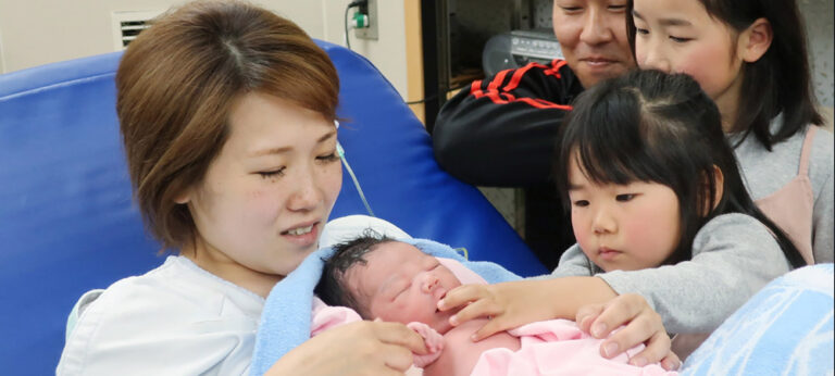 ජපානය වයසට යයි – උපත් වැඩිකරන්නට මිලියන ගණන් තෑගි!