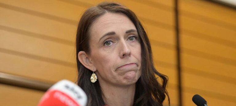 කාලය ආ විට ඉවත් වෙන්න ඕනේ : තවදුරටත් රටට නායකත්වය දෙන්න මට බැහැ