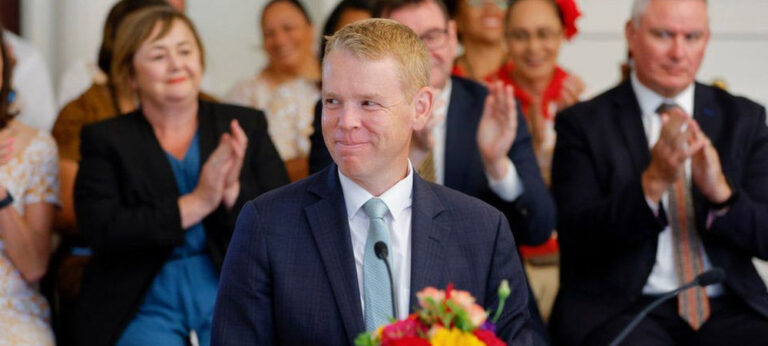 නවසීලන්තය : ආර්ථික වර්ධනය මගේ මූලික අරමුණයි, අගමැති ධූරයේ දිවුරුම් දෙමින් ‘ක්‍රිස්’ කියයි