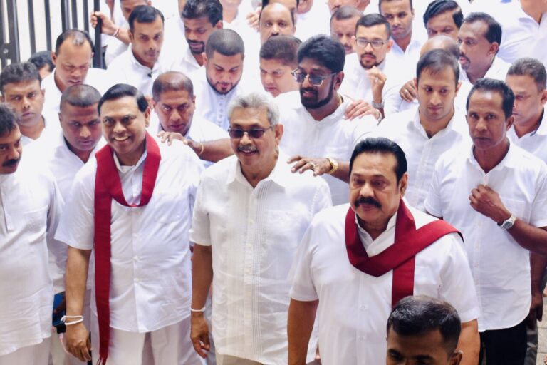 චීන ගනුදෙනුව නිසා යන්න බෑ කී බැසිල් ව අයින් කරන්න ගෝඨාභය මහින්දව පාවිච්චි කළා – Sunday Times