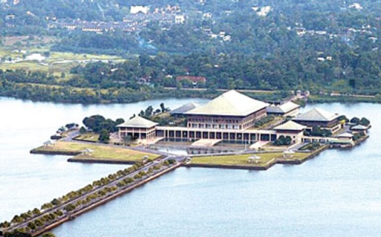 මැතිවරණ කොමිසම අලුත් වෙයි : ස්වාධීන කොමිෂන් සභා වෙනස මේ මාසයේ !