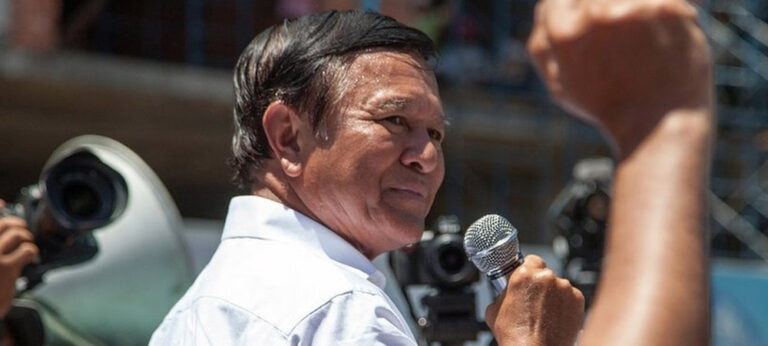 ඒකාධිපති හුන් සෙන්ගෙන් විපක්ෂ නායක කෙම්ට රාජ්‍ය ද්‍රෝහී චෝදනාවක් : වසර 27ක් නිවාස අඩස්සියට !