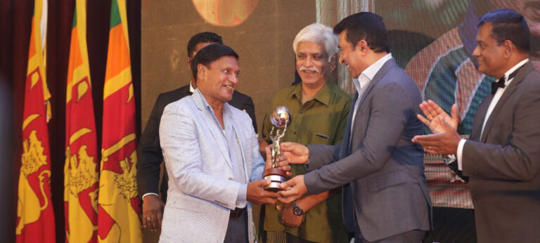 ක්‍රීඩා මාධ්‍යවේදී රංජන් පරණවිතානට සම්මානයක්
