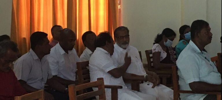 කුරුණෑගල ජනතාව ඇමතිලාට හූ කියති – උත්සවයට ආරාධනා කරලත් නෑ