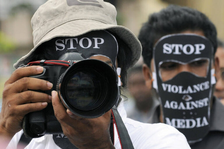 මාධ්‍යවේදීන්ට තර්ජන රැසක් : ශාන්ත විජේසූරියට පොලිසියෙන් පහර දෙයි : පැමිණිලි එතැනමයි : මම දැනුවත් නෑ – පොලිස් මාධ්‍ය ප්‍රකාශක