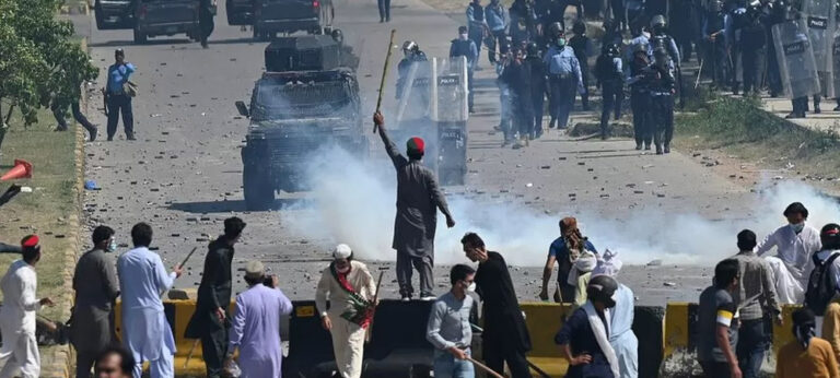 පාකිස්තාන් අගමැතිගේ නිවසට ප්‍රහාරයක් – චෝදනාව ඉම්රාන් ඛාන්ගේ පාර්ශවයට!