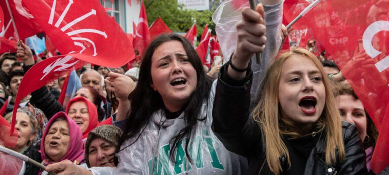 සීයට පහේ රජුන් තනන්නා