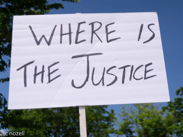 අකුරණ ප්‍රහාරයක් පිළිබඳ තොරතුර : සීඅයිඩියෙන් සාක්ෂිකරු සැකකරුවකු කරයි : මෙහෙම කළොත් අපරාධ තොරතුරු දෙයිද? – මහේස්ත්‍රාත් ප්‍රශ්න කරයි !