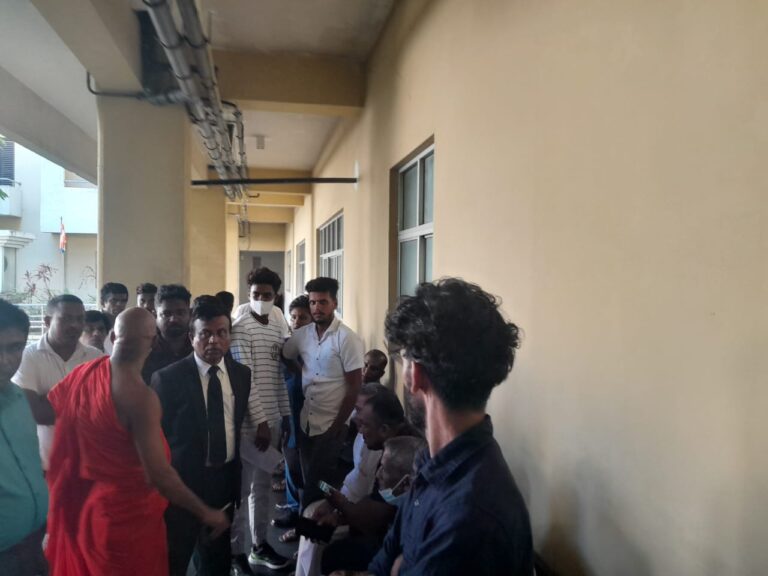 මැදමුලනේ 56ක් රස පරීක්ෂක දෙපාර්තමේන්තුවේ රස්තියාදු කරවයි : පොලිසිය තොරතුරු හරියට දීලා නෑ !