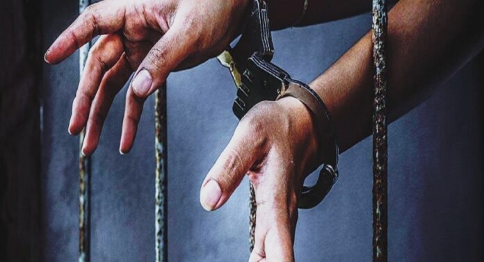 2b1aada4-5c4ed325-1573fe28-handcuff1_850x460_acf_cropped_850x460_acf_cropped