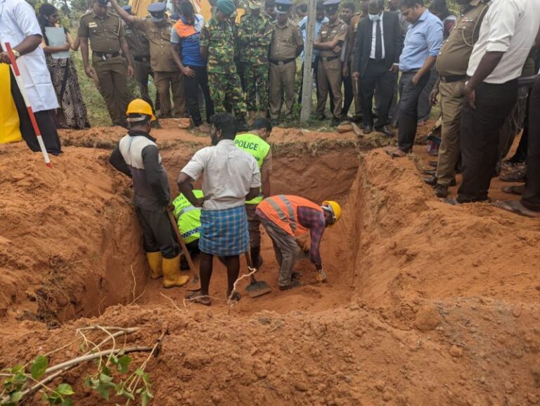 මුලතිව් – කොක්කුතුඩුවායි සමූහ මිනී වළක් ද ? : මහේස්ත්‍රාත් අධීක්ෂණය යටතේ කැණීම් අරඹයි !