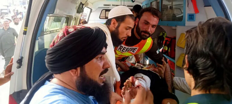 පකිස්තානයේ බෝම්බ ප්‍රහාරයක් : මැතිවරණය මෙම වසර අගදී