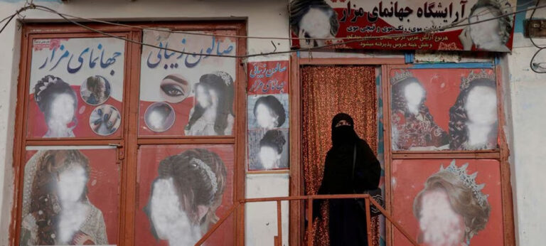 තලේබාන්ලාට එරෙහිව කාන්තාවන් වීදි බසී : කිසි නිදහසක් නැහැ එක්සත් ජාතීන්