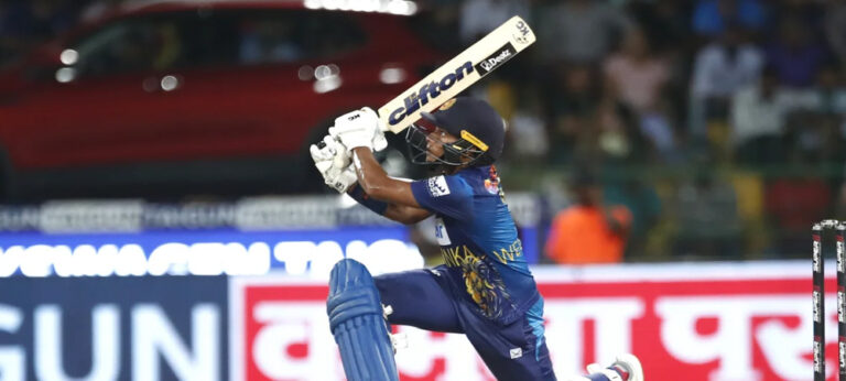 දුනිත්ගේ මහන්සිය අපතේ යයි : ඉන්දියාව අවසන් මහා තරගයට