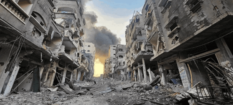 ගාසාහි අල් අහ්ලි බැප්ටිස්ට් රෝහලට ඊශ්‍රායල ගුවන් ප්‍රහාරයක්