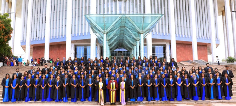 සෙත් රූ ආයුර්වේද රූපලාවන්‍ය පුහුණු පාසලේ පාඨමාලා අවසන් කළ සිසු-සිසුවියන්ට සහතික පිරිනමයි !