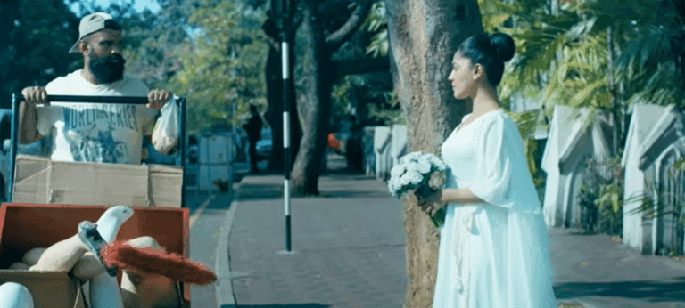 දිලිත්ලාගේ සම්මාන උළෙලේ කන්‍යාවී ඉහළට එසවූයේ ඇයි ?