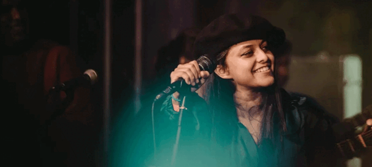 ගයන්න යොහානි දිගටම ගයන්න , රිදෙන්නම ගයන්න!!!