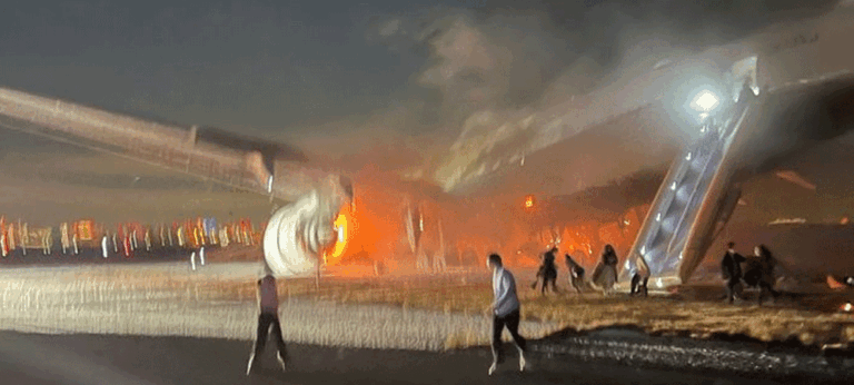 ජපාන ගිනි ගත් ගුවන් යානයෙන් සියලු මගින් (මගීන් 367)ඉවත් කිරීම සඳහා ගත වූ කාලය විනාඩි දහ අටයි