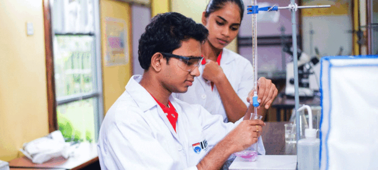 Biomedical Sciences උපාධිය පිරිනැමීමට Coventry University සහ IIHS එක් වේ