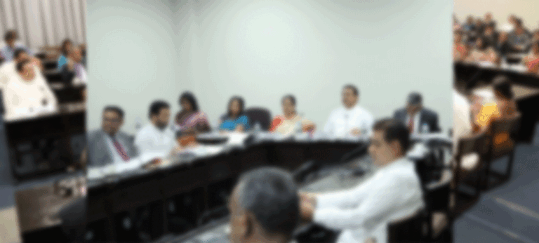 නිල් බඳුනට වැටුණු සිවලා රජවීම