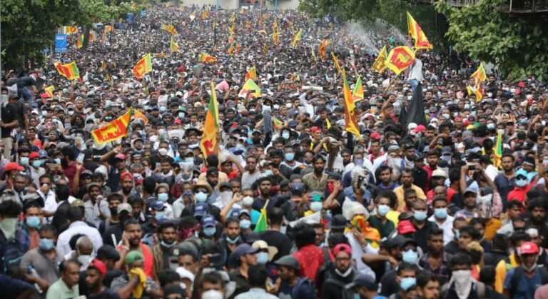 බංකොලොත්භාවයෙන් මිදුණු කතාව දේශපාලන ප්‍රචාරයක් විතරයි – පේරාදෙණිය විශ්වවිද්‍යාලයේ ආර්ථික විද්‍යා අධ්‍යයන අංශයේ ජ්‍යෙෂ්ඨ මහාචාර්ය ආනන්ද ජයවික්‍රම සමග කළ සම්පූර්ණ සම්මුඛ සාකච්ඡාව !