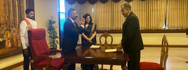 පාරින්ද නීතිපති – ආණ්ඩුක්‍රම ව්‍යවස්ථා සභාව ජනපති නිර්දේශය අනුමත කරයි :  ජ්‍යෙෂ්ඨත්වයට දෙන්නම කියලා එකක් නෑ –  ජනාධිපති ලේකම්