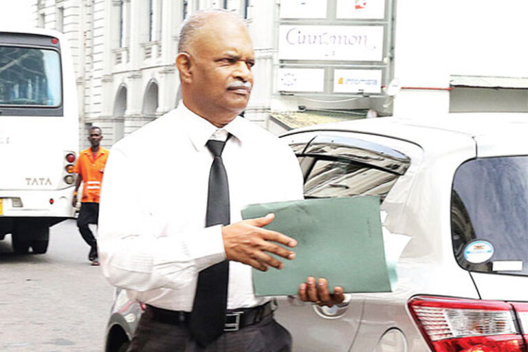 ශානි ඝාතන කුමන්ත්‍රණයක් : දේශබන්දුට, කමල් ගුණරත්නට අධිකරණයේ පෙනීසිටින්නැයි නියෝගයක් !