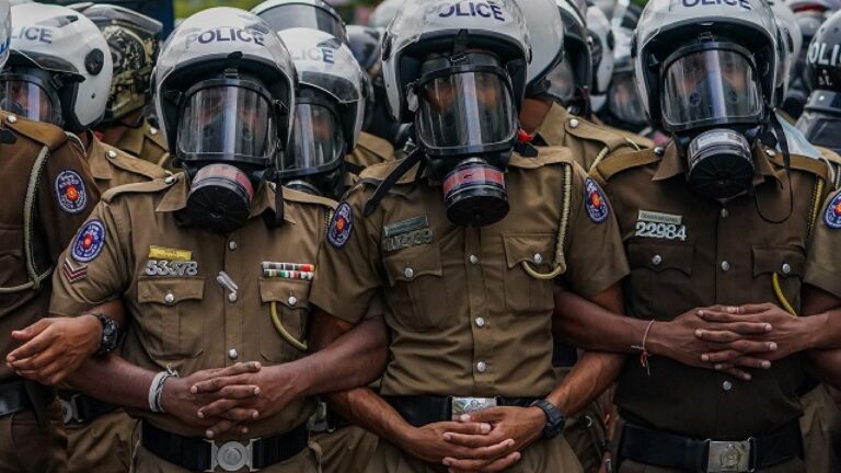 පොලිසියේ 01 සහ 02 ගැටුම දුරදිග යයි : හේතුව ජ්‍යෙෂ්ඨත්වය !