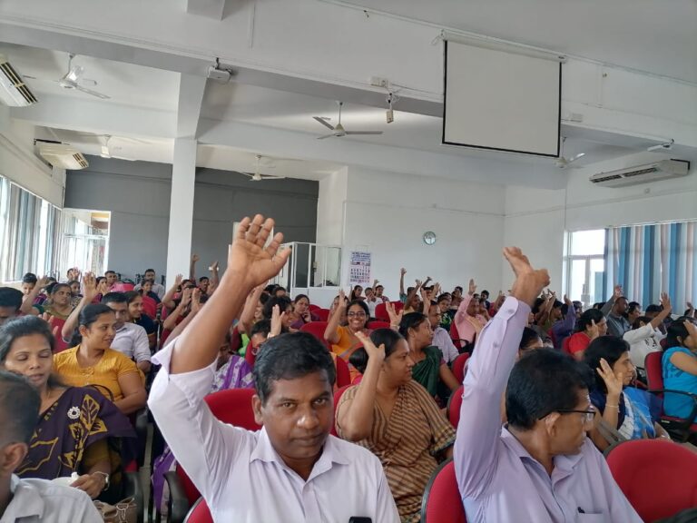 රාජ්‍ය කළමනාකරණ සේවයේ පුරප්පාඩු පුරවන්න කෝටි 8ක් එකතු කරගෙන – රාජ්‍ය පළාත් රාජ්‍ය කළමනාකරණ සේවා නිලධාරී සංගමය අනාවරණය කරයි !