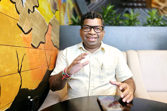 අත්අඩංගුවට ගෙන රඳවාගෙන සිටීම නීතිවිරෝධීයි – පිල්ලෙයාන්ගෙන් ශ්‍රේෂ්ඨාධිකරණයට පෙත්සමක් !