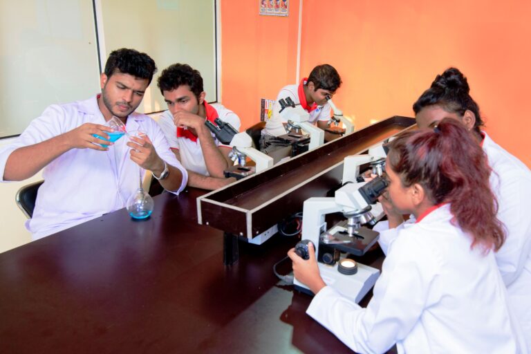සාමාන්‍ය පෙළ සම්පූර්ණ කළ සිසුන්ට IIHS වෙතින් ජෛව වෛද්‍ය විද්‍යා පදනම් පාඨමාලාවක් !