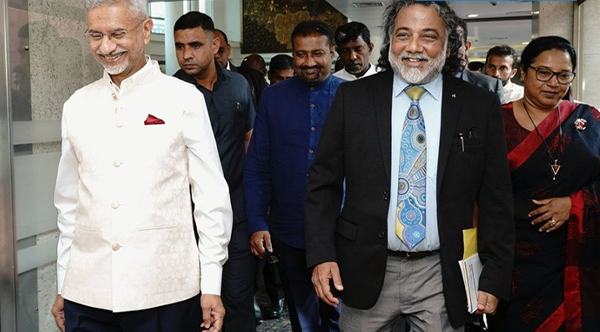 ජයිශංකර් දිල්ලියට ඇවිත් ලංකාවේ පිරිස මුණගැසෙයි !