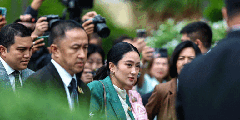 තායිලන්ත අගමැතිනියට වහාම ඉවත්වන්නැයි විරෝධතා