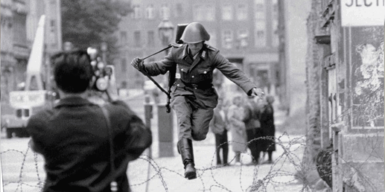 වසර 28ක් පුරා එකම නගරයක, එකම පවුලක සාමාජිකයන් බෙදා වෙන්කළ බර්ලින් තාප්පය