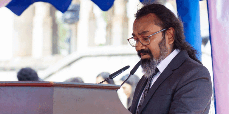 එය ලතාගේ මළ ගෙදරදි සිදු විය යුතු ඉතා වැදගත් සටහනක් නොවේද?