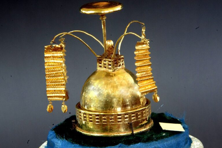 මිහිඳු හිමි දෙවැනි පෑතිස් රජුට දුන් සාංචි අනුරුවේ පරීක්ෂණ හමස් පෙට්ටියේ !