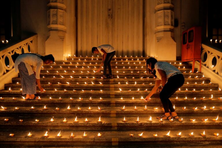 පාස්කු ප්‍රහාරයෙන් පසු කවුරුත් නොකරන දෙයක් මෛත්‍රී කළා – ආරක්ෂක අමාත්‍යංශයේ හිටපු ලේකම්