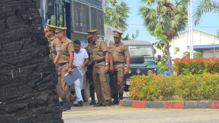 රාජපක්ෂලාගෙන් පොරොන්දු ගෙන නීතිය සමග සෙල්ලම් කළ පිල්ලෙයාන් !